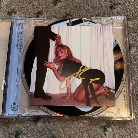 Sabrina Carpenter Man’s Best Friend Signed CD - Picture 1 of 6